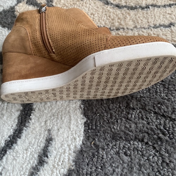 Linea Paola Suede Bootie - Picture 3 of 3